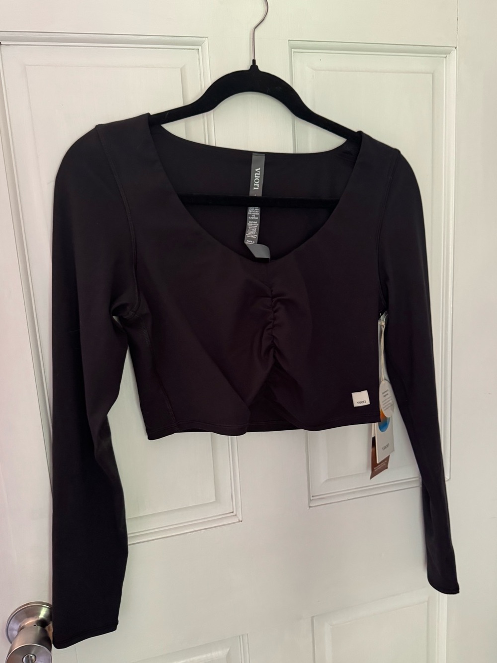 Vuori Black Long-Sleeve Ruched Scoop Crop Top